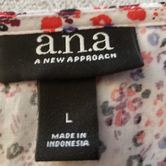 Red and white and blue Floral Blouse - Picture 5 of 5